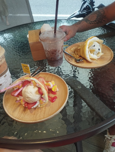 COZY CAFE AT KARON - การบริการอาหารและที่พัก