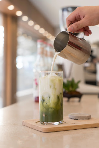 Aram Coffee&Crepes - การบริการอาหารและที่พัก