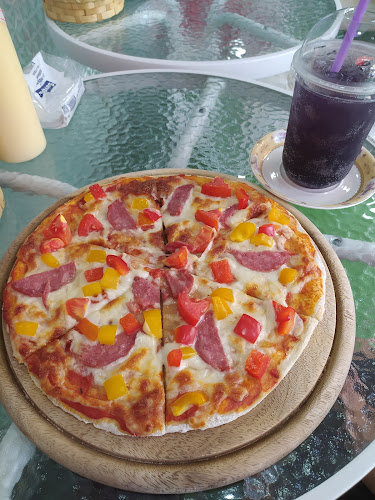 Worada Pizza Cafe Pattaya - การบริการอาหารและที่พัก