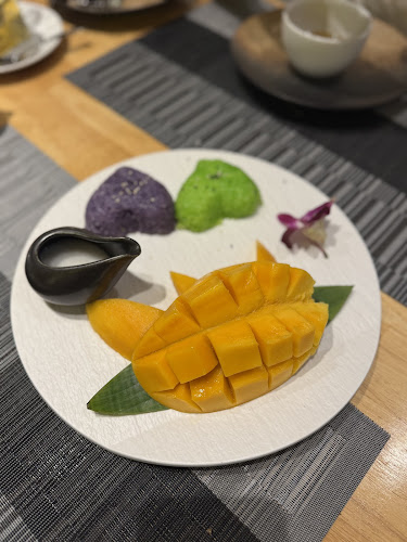 De Earn Cafe and Bar Phuket