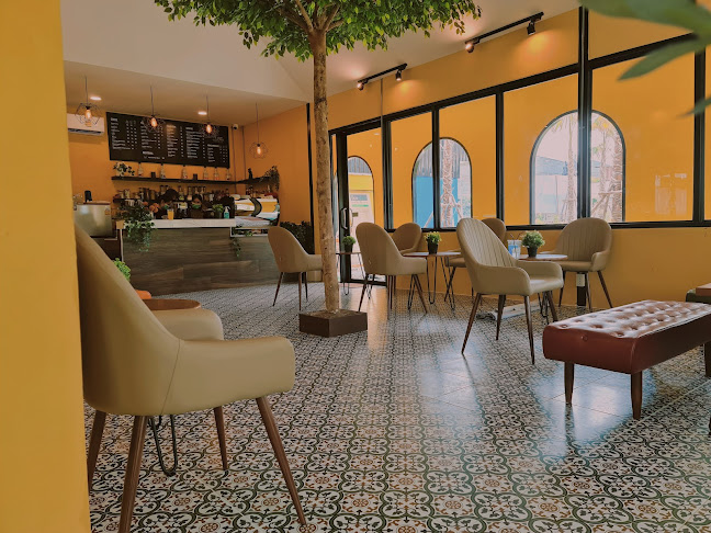 Light House Café ถนนพุทธสาคร - อำเภอกระทุ่มแบน