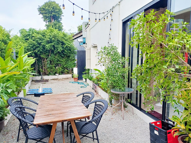 ร้านอาหารคู่หูภูเก็ต​ (Buddy​ restaurant)​ - การบริการอาหารและที่พัก