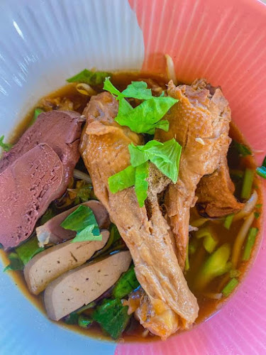 Opinii despre ก๋วยเตี๋ยวเป็ดตาเจมส์ ต้นมะขาม (แหลมฉบัง) în อำเภอศรีราชา - การบริการอาหารและที่พัก