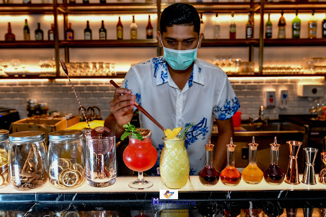 Portosino Restaurant & Rooftop Bar - การบริการอาหารและที่พัก