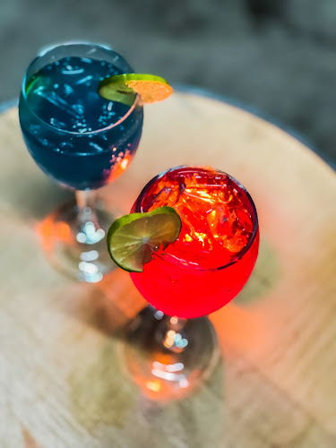 SlowBar&cafe - การบริการอาหารและที่พัก