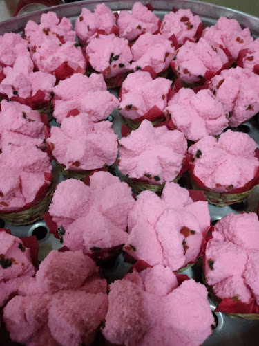 ดวงเดือนเบเกอรี - เมือง