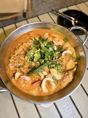 แคมป์ ปิ้ง Restrobar - การบริการอาหารและที่พัก