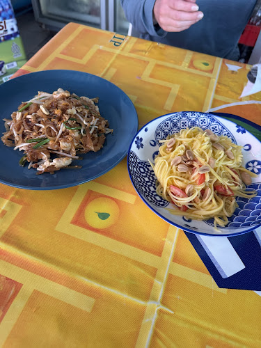 Small thai restaurant - การบริการอาหารและที่พัก