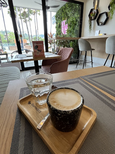 Benedict Breakfast Cafe - การบริการอาหารและที่พัก