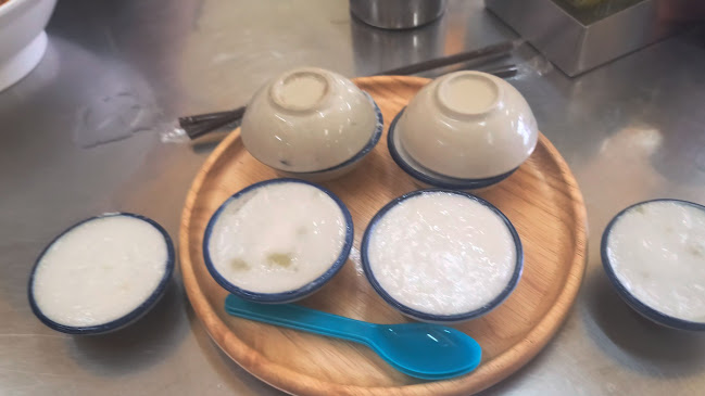 4,6 ตําบล ตลาดใหญ่ 8 ถ. อ๋องซิมผ่าย ตำบลตลาดใหญ่ อำเภอเมืองภูเก็ต ภูเก็ต 83000