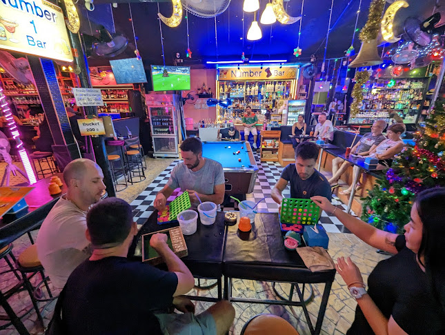 Number 1 Bar - การบริการอาหารและที่พัก
