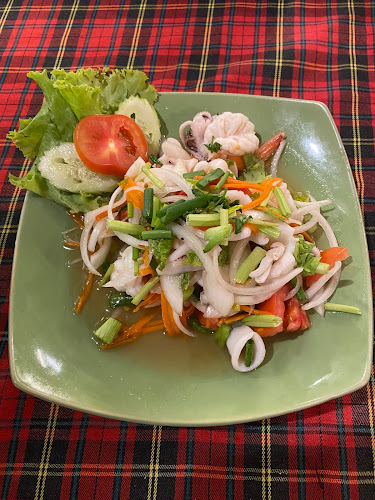 Blue Lagoon Thai & Seafood Restaurant - การบริการอาหารและที่พัก