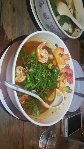 ร้านอาหารเฟื่องฟ้าปลาแม่น้ำ - การบริการอาหารและที่พัก