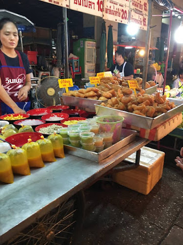 ตลาดกลางคืนสถานีรถไฟพิษณุโลก - การบริการอาหารและที่พัก