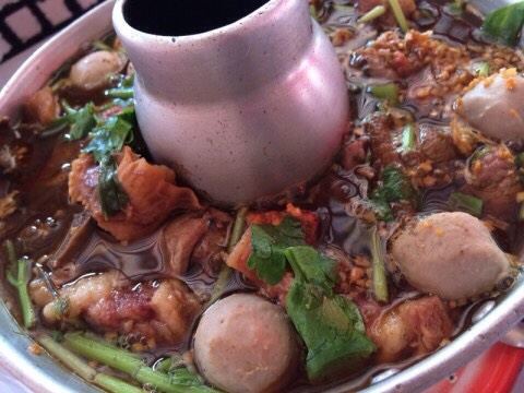 ร้านเนื้อกะเตี๋ยว กระเพราป่า - การบริการอาหารและที่พัก