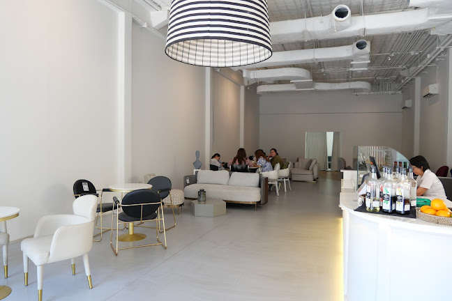 Café Delishh | Surin Beach - การบริการอาหารและที่พัก