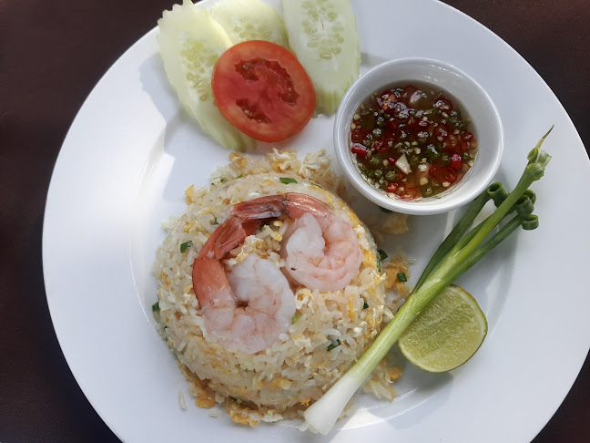 River Wine Restaurant&Karaoke - การบริการอาหารและที่พัก