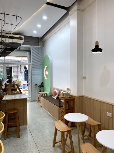 Round coffee - การบริการอาหารและที่พัก