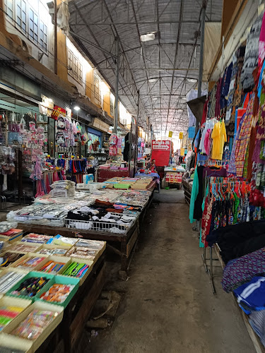 ตลาดสดพะเยาอาเขต - การบริการอาหารและที่พัก