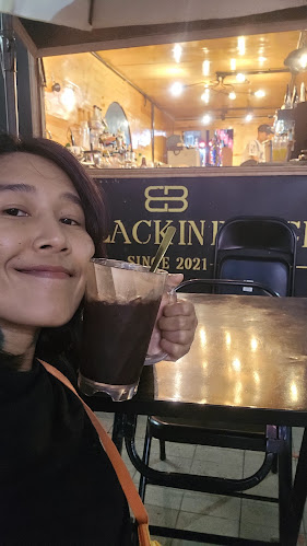 The Black In Black - การบริการอาหารและที่พัก