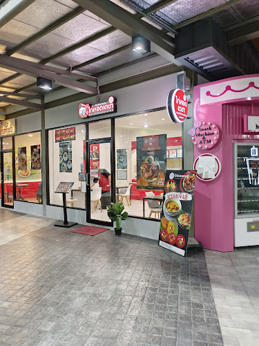 ร้านไก่ทอดเดชา ฮาลาล - การบริการอาหารและที่พัก