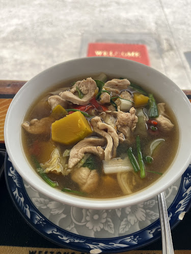 J BAR - การบริการอาหารและที่พัก