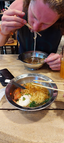 ก๋วยเตี๋ยวต้มยำหมูชากังราว - การบริการอาหารและที่พัก