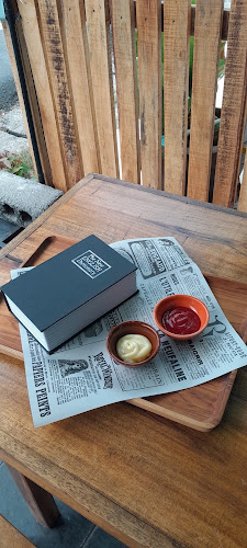 สิบลี้十里บาร์แอนด์คาเฟ่(10Miles Bar and cafe) - การบริการอาหารและที่พัก