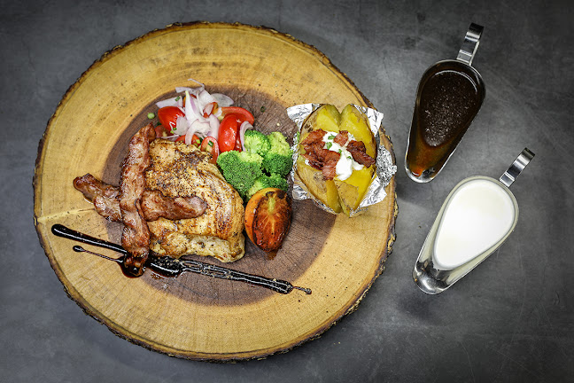 Opinii despre Karlsson Restaurant and Steakhouse - Karon, Phuket în อำเภอเมืองภูเก็ต - การบริการอาหารและที่พัก