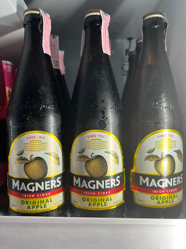 Chunky Monkey Bar & Grill - การบริการอาหารและที่พัก