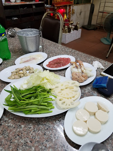 ตา ต้า สุกี้ - การบริการอาหารและที่พัก