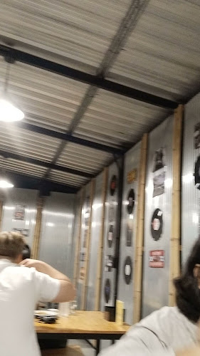 เนื้อบุชเชอรี่ สาขาแหลมดิน เฉวง Beef butchery 2nd branch Chaweng - การบริการอาหารและที่พัก