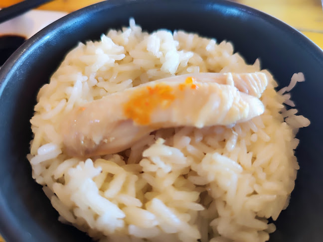 ขวัญใจข้าวมันไก่สิงคโปร์ - การบริการอาหารและที่พัก