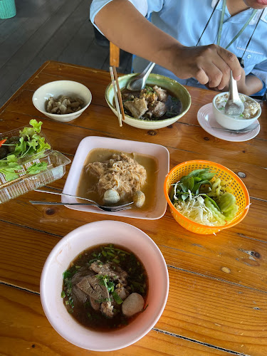 ก๋วยเตี๋ยว เรือไทย คลอง2 - การบริการอาหารและที่พัก