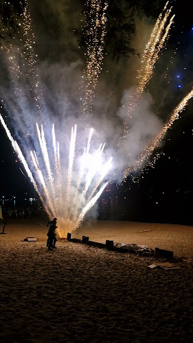 NORA Beach Club - การบริการอาหารและที่พัก