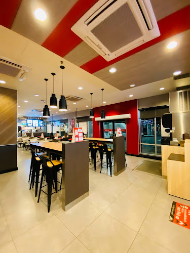 KFC - การบริการอาหารและที่พัก