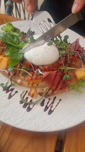 Opinii despre BARTELS Blue Tree - Sourdough Sandwiches & Juicery în อำเภอถลาง - การบริการอาหารและที่พัก