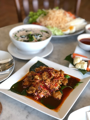 ครัวย่าหยา - การบริการอาหารและที่พัก