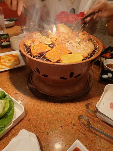 ซูกิชิ ปิ้งย่างเกาหลี Sukishi Korean Charcoal Grill สาขาเซ็นทรัล ขอนแก่น - การบริการอาหารและที่พัก