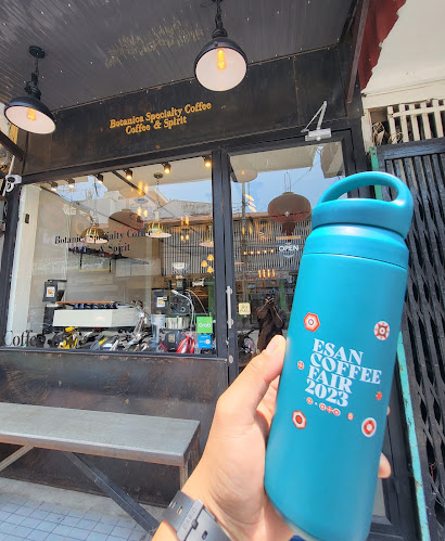 Opinii despre Botanica Specailty Coffee & Spirit în เมือง - การบริการอาหารและที่พัก