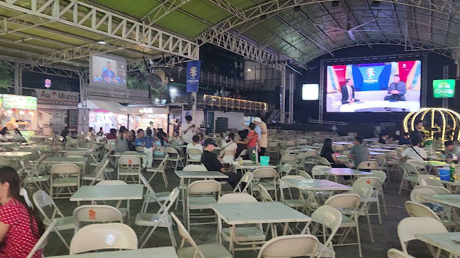 ตลาดต้นตาล - การบริการอาหารและที่พัก