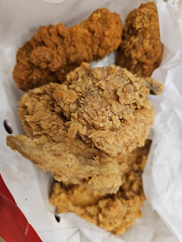 Opinii despre เคเอฟซี ศิลปากร ไดรฟ์ทรู în อำเภอเมืองนครปฐม - การบริการอาหารและที่พัก