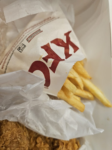 เคเอฟซี ศิลปากร ไดรฟ์ทรู - การบริการอาหารและที่พัก