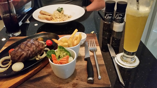 Livv Cafe' & Restaurant Pattaya - อำเภอบางละมุง