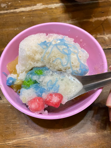 ก๋วยเตี๋ยวเรือหลังวัง - การบริการอาหารและที่พัก