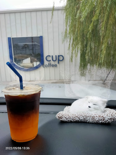 U Cup Coffeebar x Specialty Coffee (ยูคัพ คอฟฟี่บาร์ เอ็กซ์ สเปเชียลตี้คอฟฟี่) - การบริการอาหารและที่พัก