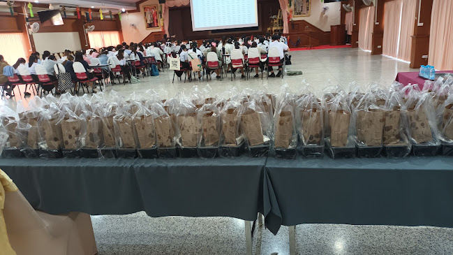 ร้านอาหารเฮือนไม้ - การบริการอาหารและที่พัก