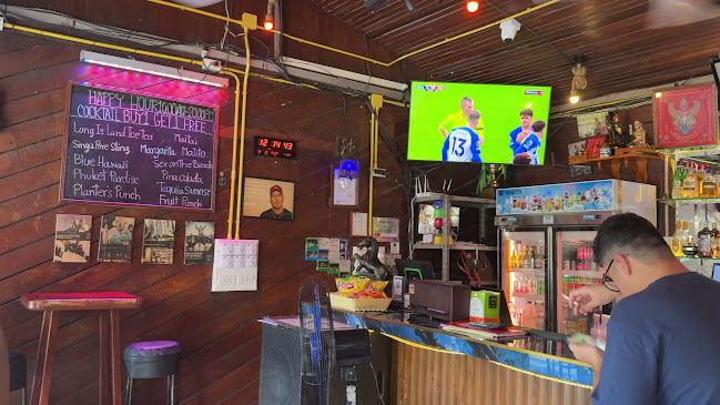 Black Horse Bar - การบริการอาหารและที่พัก