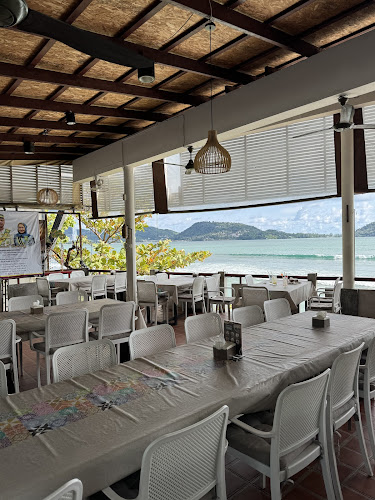 Opinii despre Pantai Seaview Restaurant Halal Food în อำเภอกะทู้ - การบริการอาหารและที่พัก