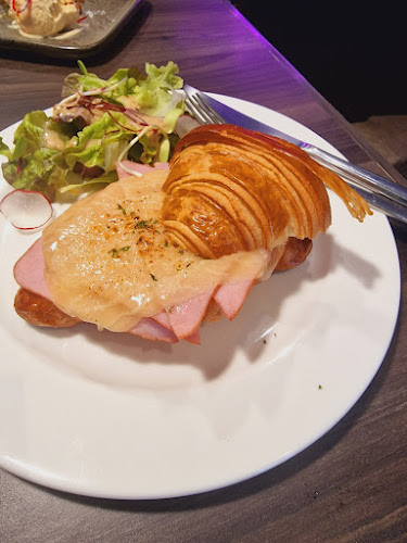 The moon cafe’ - การบริการอาหารและที่พัก